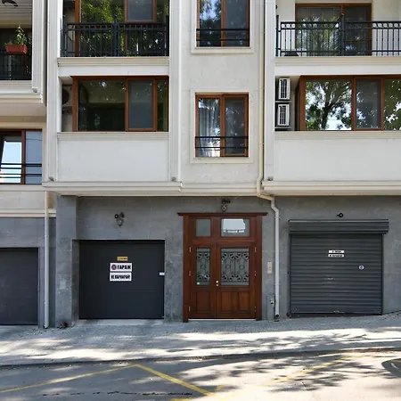 Central Designer Flat With Parking Sunbath Terrace *