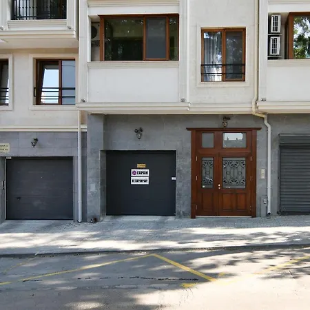 Central Designer Flat With Parking Sunbath Terrace Apartment *